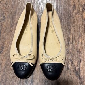 CHANEL Two-Tone Beige and Black Flats